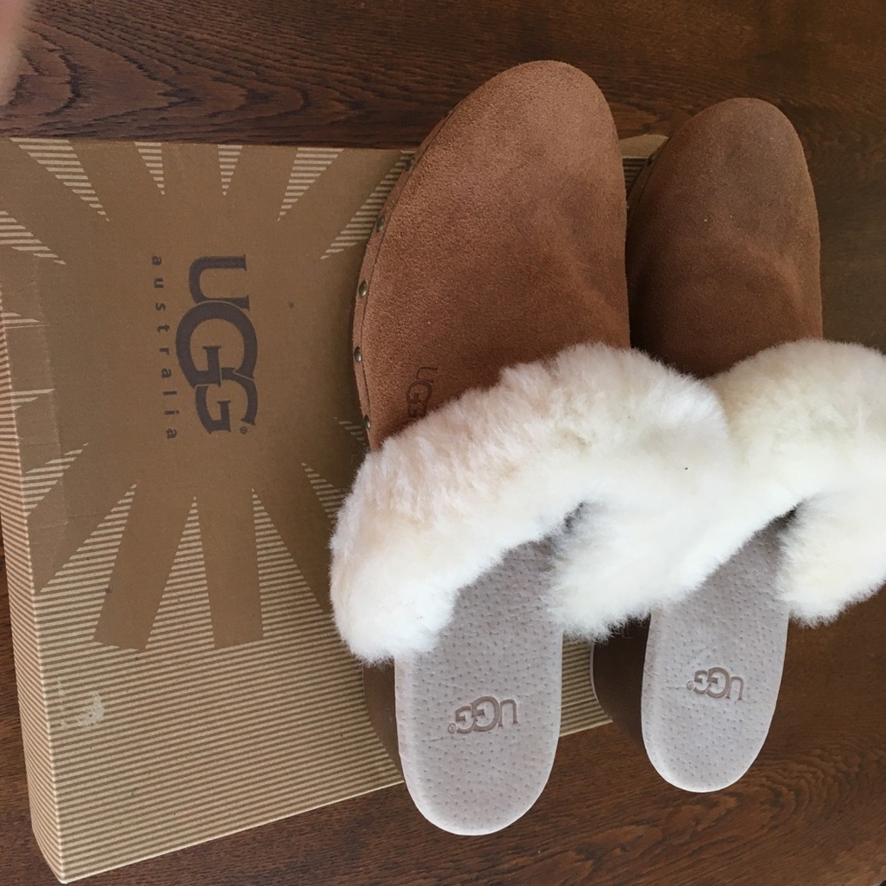 NWT never worn UGGs, k Kalie, chestnut color, shearling lined/trimmed. Perfect!